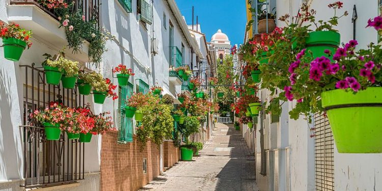 Andaluca espera recibir nueve millones de viajeros este verano, un 51% ms respecto a 2020