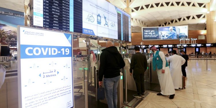 Arabia Saudita abre fronteras y permite viajes a 13 destinos tras más de un año de prohibición