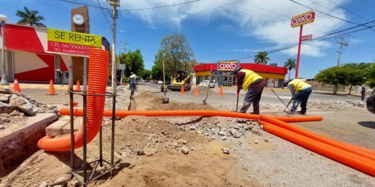 Ayuntamiento de Guasave avanza con obra civil para semáforos de la Cuauhtémoc