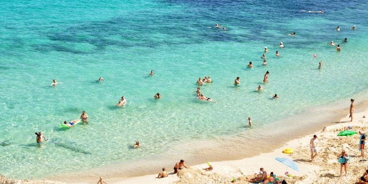 Baleares ofrece a todos los turistas un seguro de repatriación ante contagios