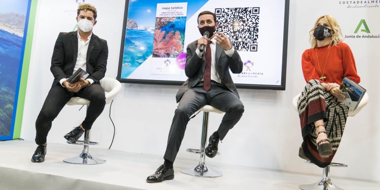 Bisbal y Martínez de Irujo llevan ‘Costa de Almería’ al mundo
