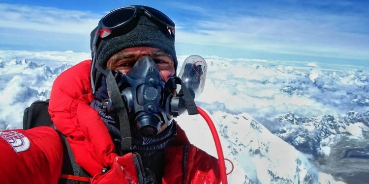 Cambió la abogacía por los safaris en África, la pandemia lo dejó sin trabajo y marchó a conquistar la cumbre del Everest
