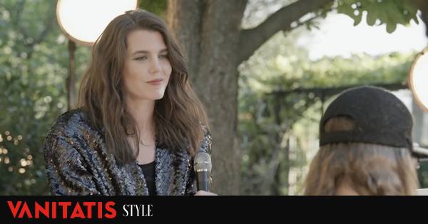 Carlota Casiraghi sorprende cantando para Chanel en su colección crucero