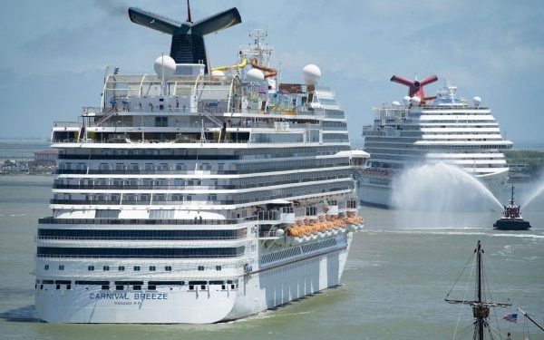 Carnival Breeze y Carnival Vista llegan a Galveston antes de encuentro de cruceros en el puerto