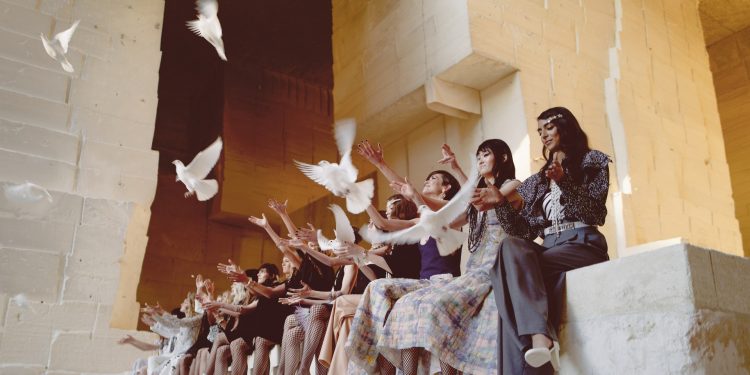 Chanel: Desfile Crucero 2021 / 2022 inspirado en Jean Cocteau