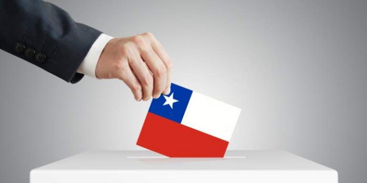 Chile acude a las urnas mientras la recuperación sanitaria y económica avanza