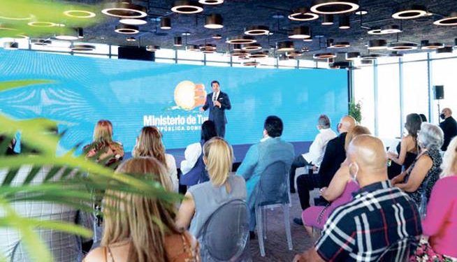 Collado anuncia eliminarán impuestos a vuelos internos e instalarán cámaras en playas