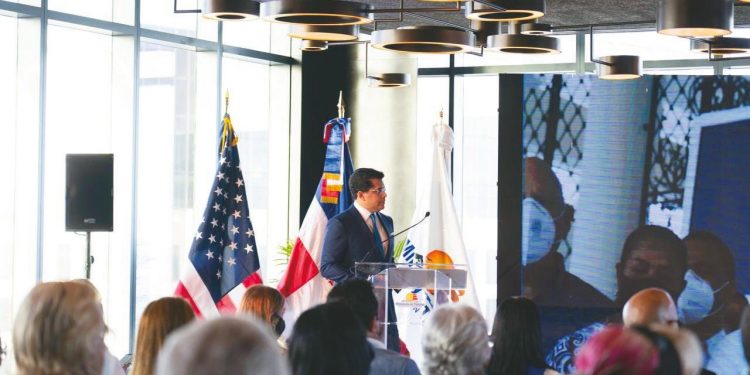 Collado busca incentivar aerolíneas, agencias de viajes y a turoperadores