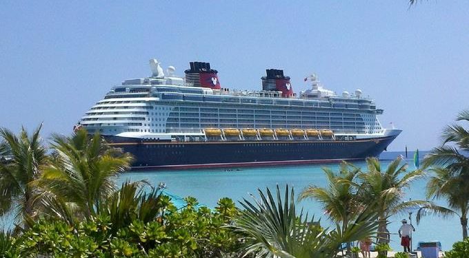 Collado realiza gestiones para convertir a RD en puerto base para líneas de cruceros - Noticias de turismo