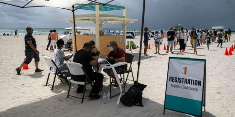 Comodorenses viajan a Miami a vacunarse