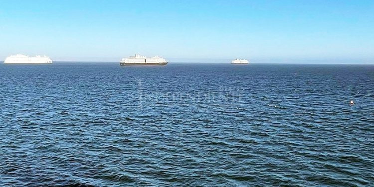 Compañía de cruceros fondeada en La Paz fue multada con 40 mdd por contaminar en Miami