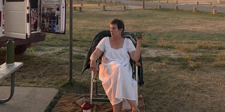 Crítica de Nomadland (2020), la triunfadora en los Oscar de este año.