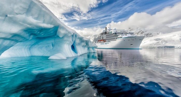 Crystal Endeavour realizará cruceros por los fiordos de Islandia y Noruega