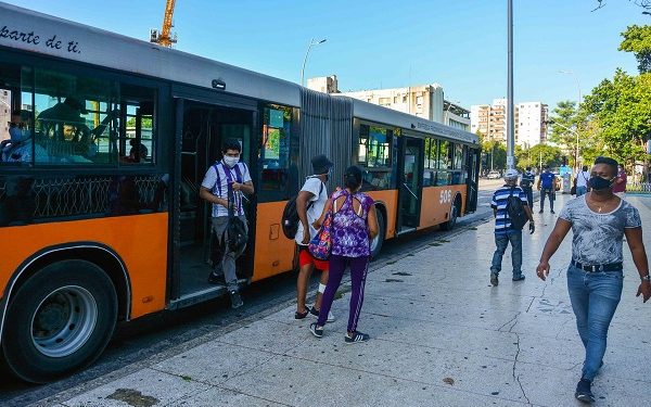 Disminuyen frecuencia de viajes en ómnibus urbanos en La Habana