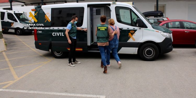 Dos guardias civiles de Roquetas salvan a dos mujeres explotadas sexualmente