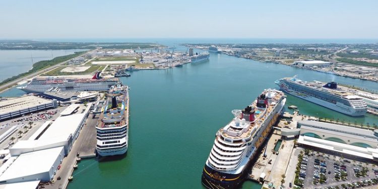 EE. UU.: Port Canaveral empieza vacunación para portuarios y tripulantes
