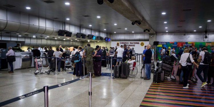 EE.UU. alerta a sus nacionales del riesgo de covid-19 y arrestos en Venezuela