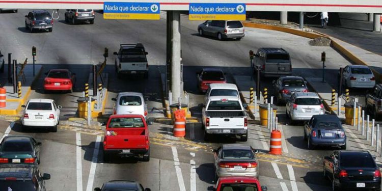 EU extiende restricción de viajes no esenciales en frontera con México