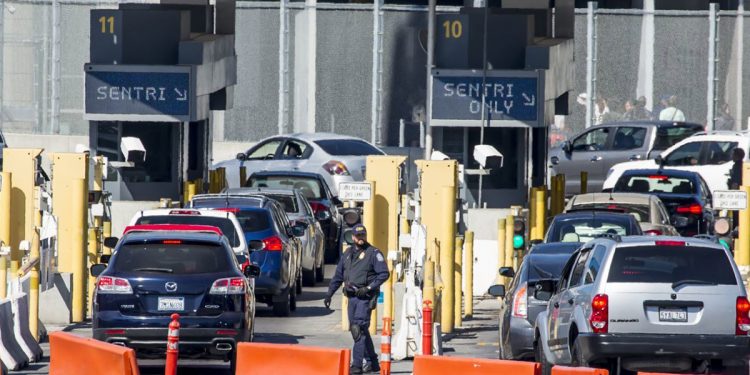 EU restringe viajes por fronteras terrestres con México y Canadá