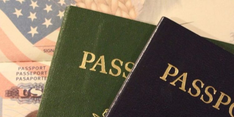 EUA analiza pasaporte de vacunación para viajes internacionales — Noticias en la Mira con Lourdes Mendoza