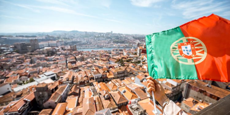 El Consulado de España aclara que ya se puede viajar por ocio a Portugal, pero solo por carretera