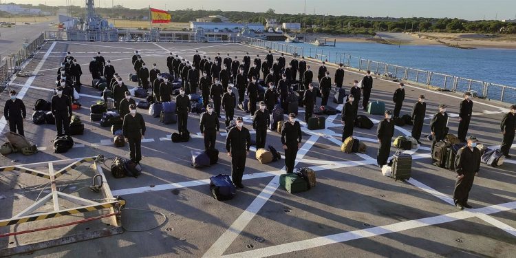 El buque de asalto anfibio 'Galicia' inicia el crucero de instrucción de alumnos