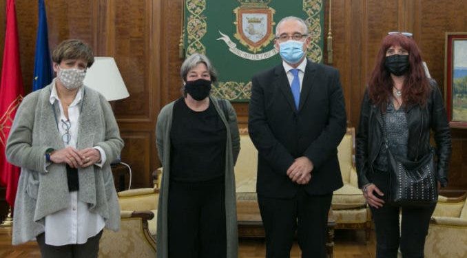 Enrique Maya recibe a la sección navarra de la Federación Empresarial de Asociaciones de Agencias de Viajes Españolas -
