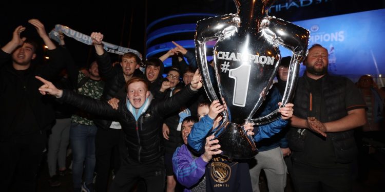 Eso es ponerse la camiseta: Dueño del Manchester City pagará viajes de aficionados a la final de la Champions League