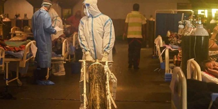 Estados Unidos emite alerta para India; limitará viajes por covid
