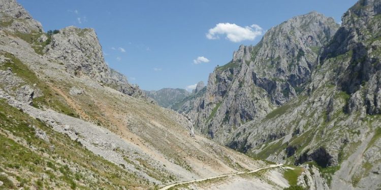 Estas son algunas de las mejores rutas de senderismo de España