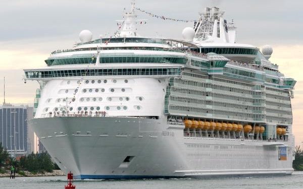 Gobierno aprueba viajes de cruceros de prueba con pasajeros voluntarios