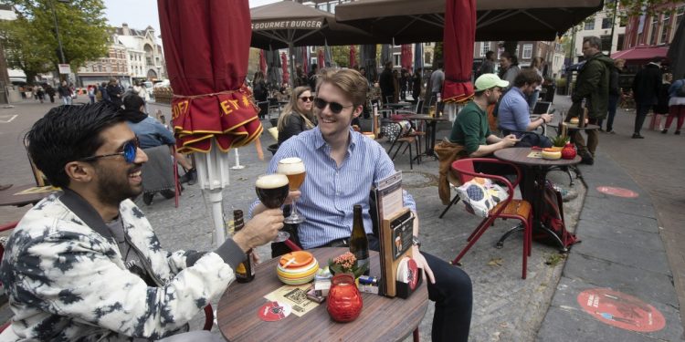 Holanda relaja restricciones de viajes a varios destinos