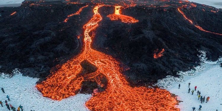 Icelandic Tourist Board, "Islandia abre sus puertas al turismo vacunado"
