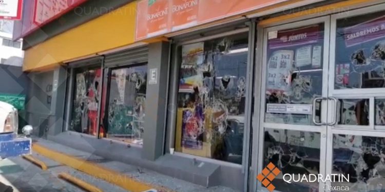 Impera violencia durante marcha en Oaxaca