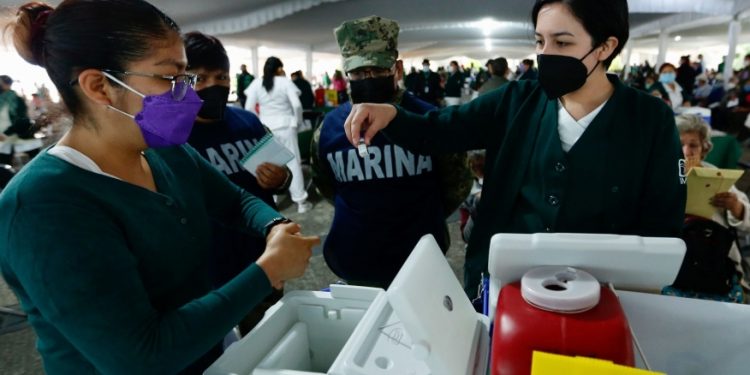 Inicia registro para vacunación COVID de personas de 50 a 59 años