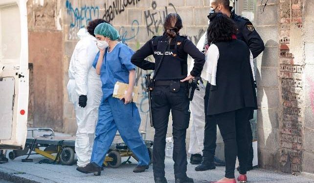 cadaver fallecimiento muerte sucesos quemado incendio barrio del Crucero León policía nacional local forense