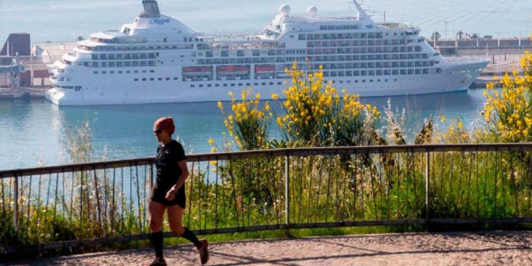 puerto barcelona cruceros coronavirus