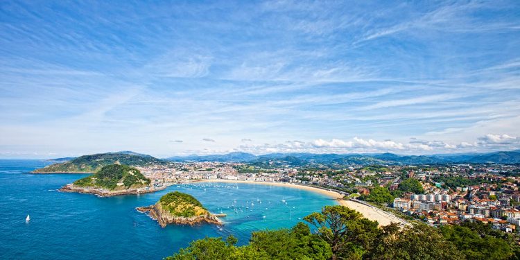 San Sebastian, vista de la ciudad, playas e isla de Santa Clara