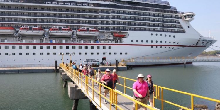 Los dos últimos cruceros que llegaron al país antes de las restricciones por la pandemia fueron el  Amadea, con 560 personas y el Carnival, con 2 mil 935; el 13 de marzo del 2020. (Foto, Prensa Libre: Hemeroteca PL).