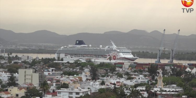 Llega crucero a Mazatlán pero sin pasajeros