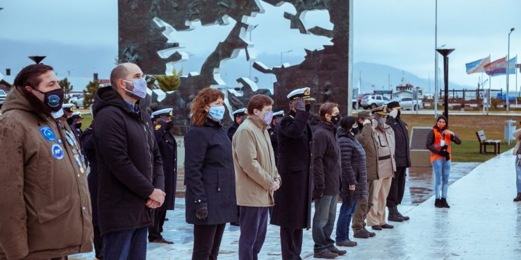MELELLA Y URQUIZA PARTICIPARON DEL ACTO EN CONMEMORACIÓN POR EL 39° ANIVERSARIO DEL HUNDIMIENTO DEL CRUCERO ARA “GENERAL BELGRANO”