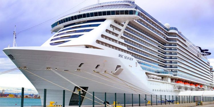 MSC Cruceros vacuna a toda su tripulación para afrontar la temporada turística