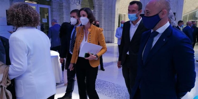 Maroto afirma que España podrá contar con el certificado verde de vacunación europero en junio
