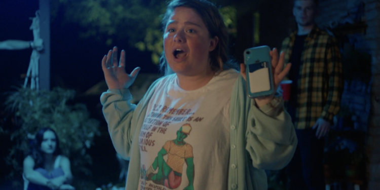 Mire cómo una convocatoria de viajes compartidos se vuelve incómoda realmente rápido en este clip relacionado de The Get Together – EzAnime.net