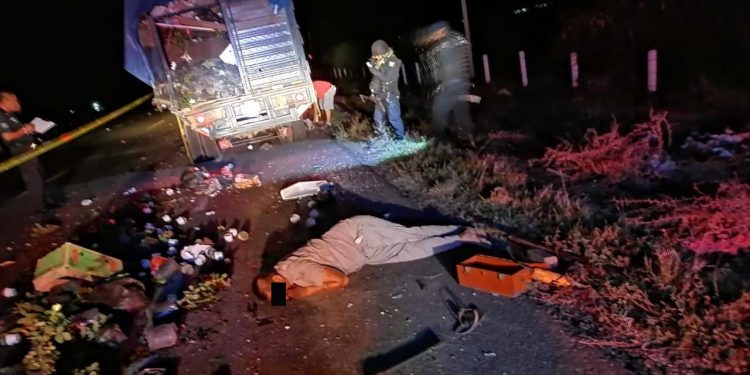 Muere atropellado cuando cambiaba una llanta de la camioneta en que viajaba en el crucero de Tanivet