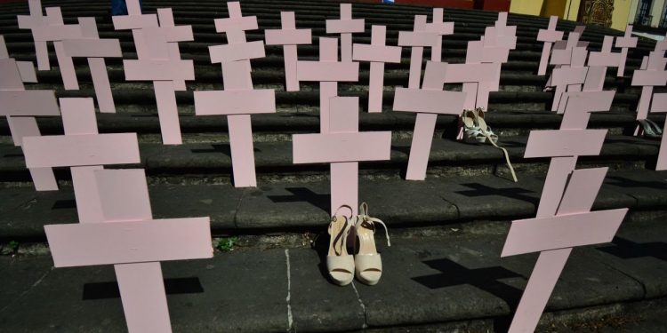 Mujer y sus dos hijas son asesinadas en departamento de CDMX