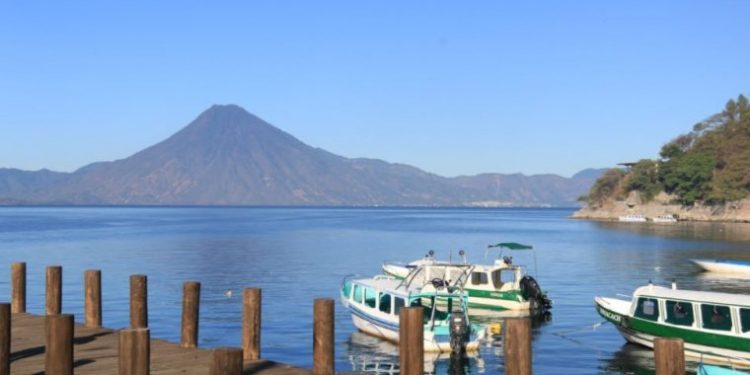 El turismo interno ha estado reactivándose en forma paulatina, sin embargo el extranjero aún está por debajo del año pasado. (Foto, Prensa Libre: Hemereoteca PL).