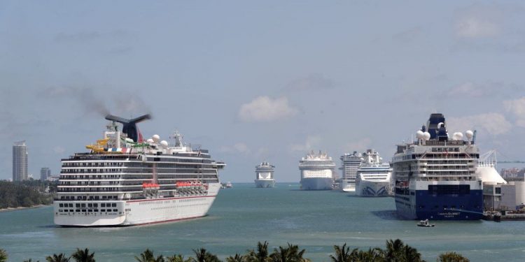 Ordenan mediación para solucionar la paralización de cruceros