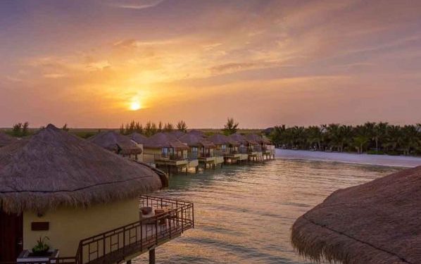 Organismo internacional de viajes premia liderazgo turístico de empresaria del caribe mexicano