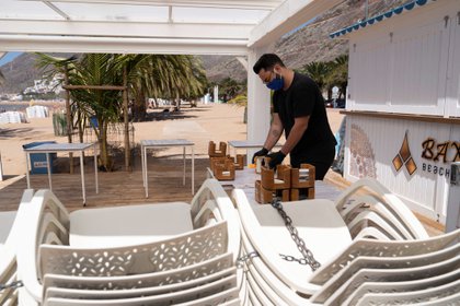 Los viajeros que lleguen desde las Islas Baleares y Canarias (España), así como de Portugal o el norte del mar Egeo, no necesitan una PCR negativa para entrar a Países Bajos ni deben someterse a una cuarentena al llegar.EFE/Miguel Barreto/Archivo
